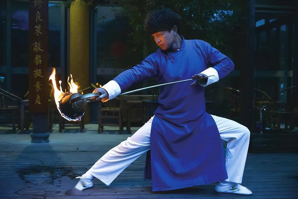 非遗丨曾小龙:与长嘴壶相互成就的精彩人生_表演_茶艺_成都