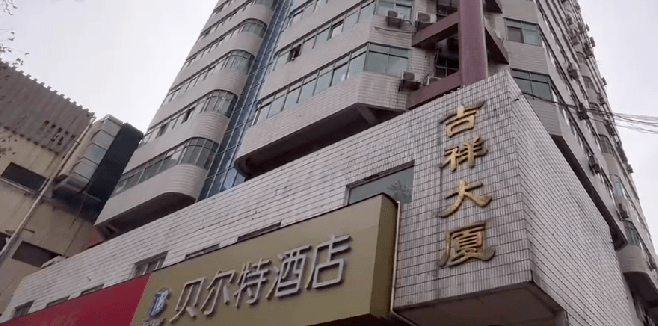 在采访过程中,记者见到了1304户租户以及几位西安市雁塔区小寨路街办