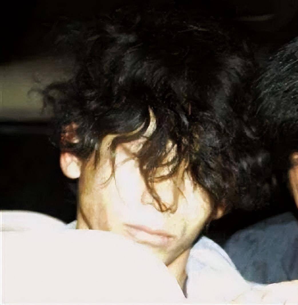 杀人犯市桥达也整容逃亡两年多,因入狱照爆火:颜值即正义?