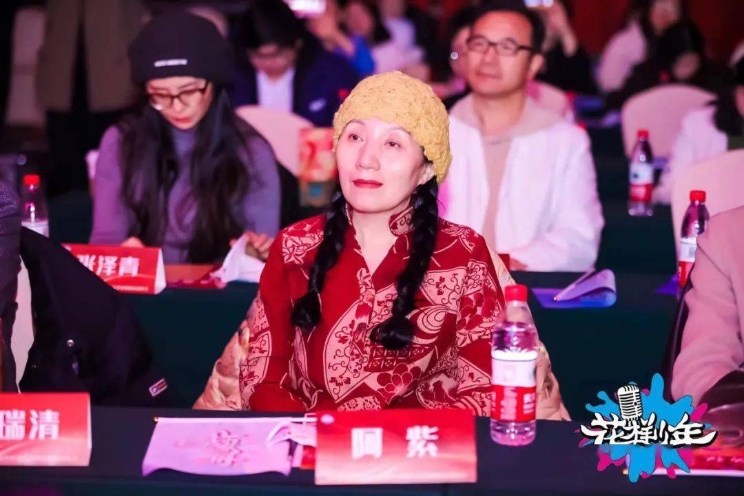 《在冬天的麦苗上,看到中国的春天》表演者:张曼(央视著名主持人)