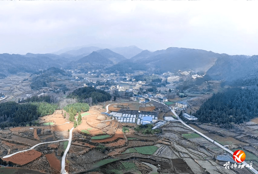 长乐乡长潭村至鸭八溪村路段基本农田全景 吴庆 摄3月1日,花垣县召开