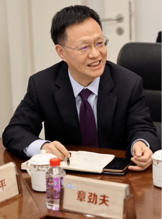 上海市人大科教文卫主任委员徐建光和上海中医药大学舒静副校长一行来