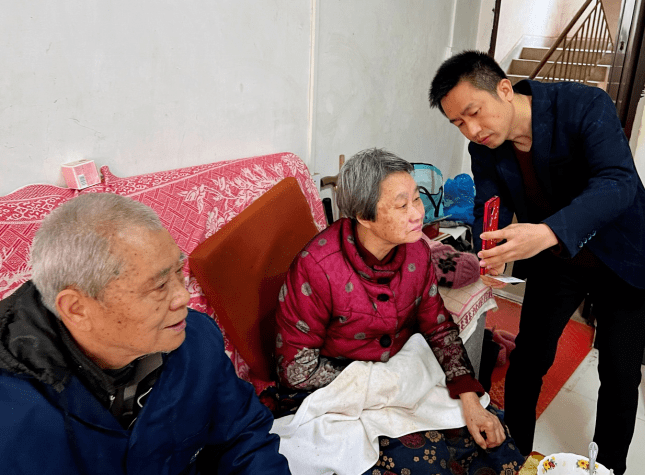 雷锋与万载千丝万缕的联系._活动_社保中心_杜平