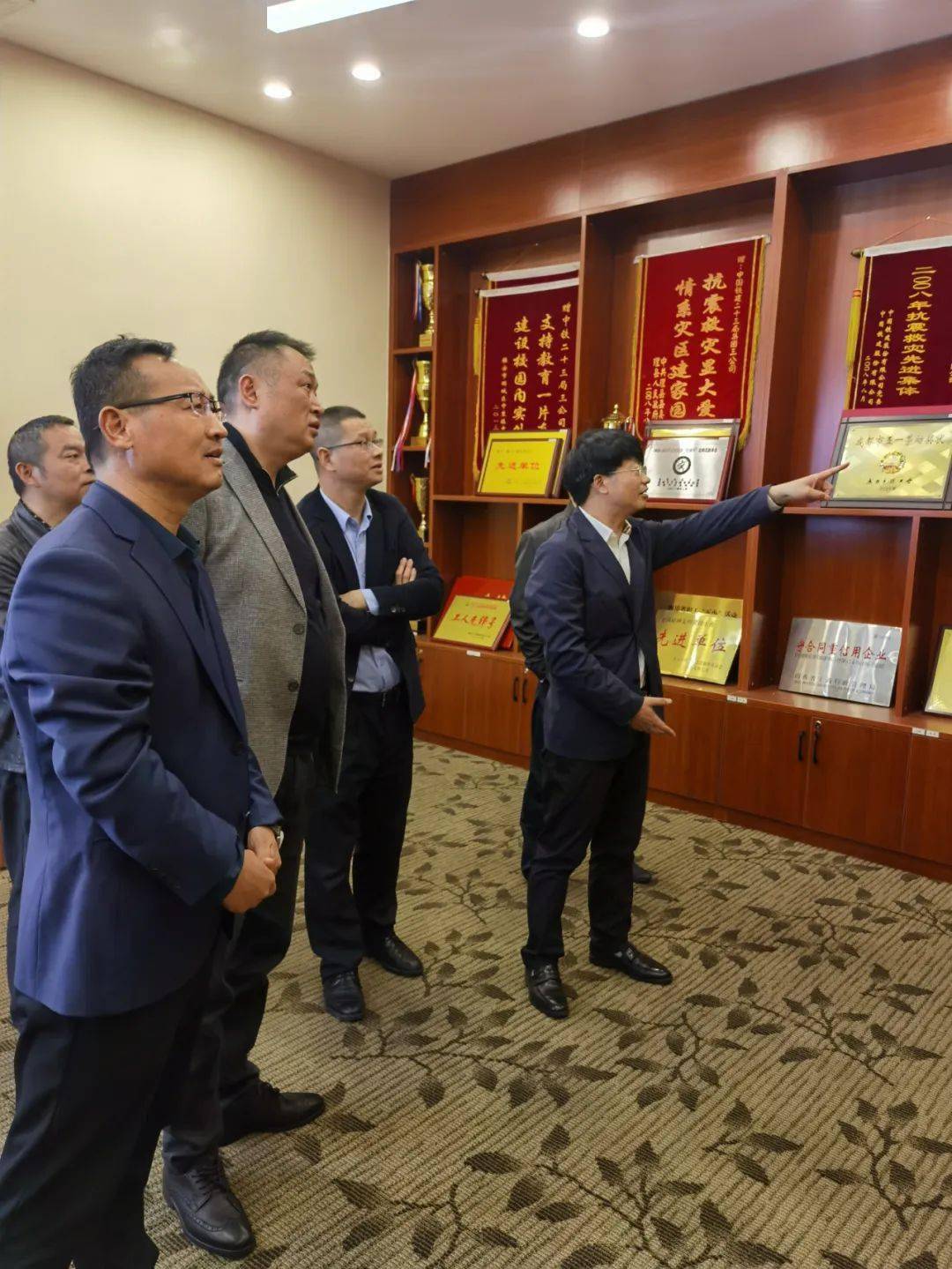 3月6日下午,区委常委,统战部部长鄢光忠一行赴