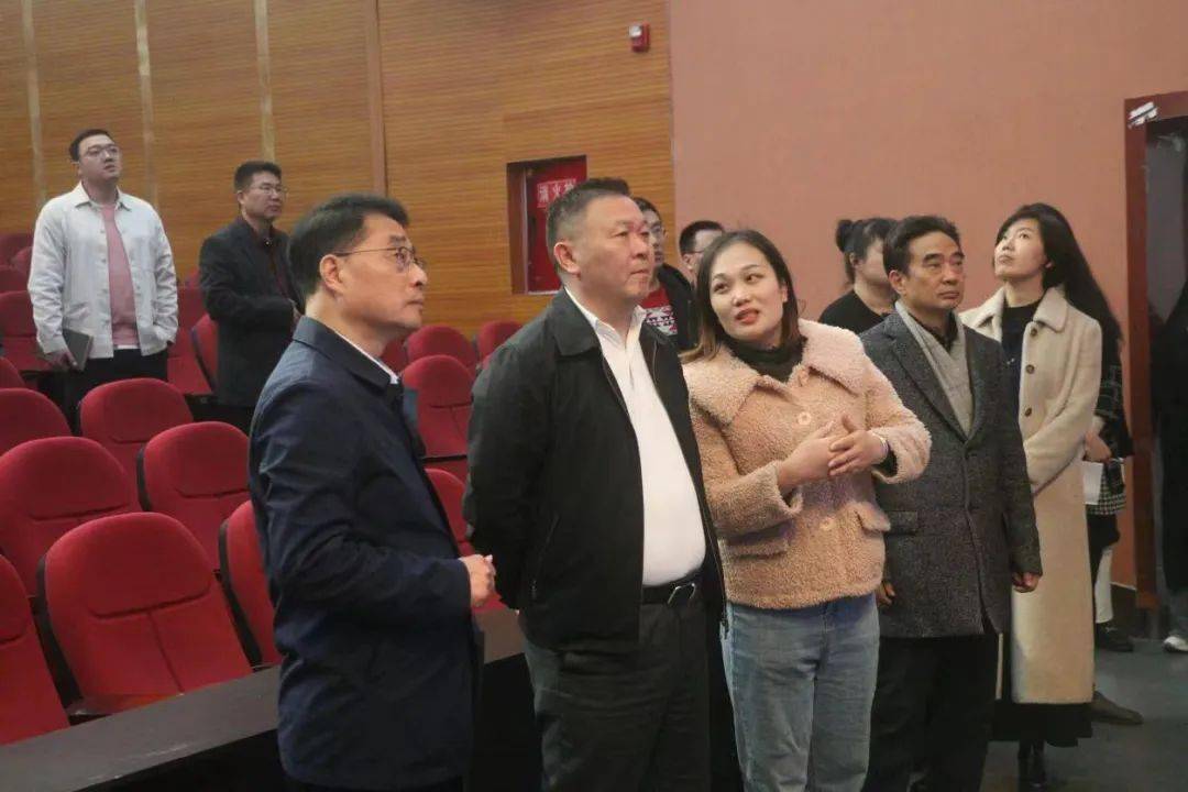 最后,柳卫东校长代表学校对市文旅委一行领导本次莅临我校调研考察