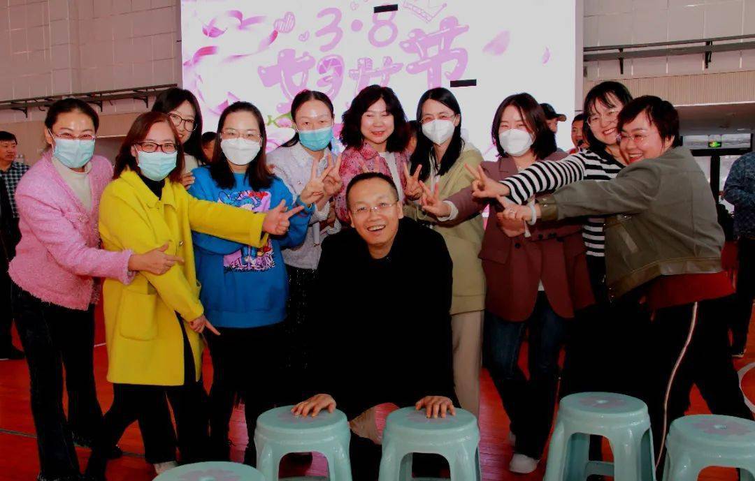 致敬最美巾帼奋斗者—银川市实验中学纪念"三·八"妇
