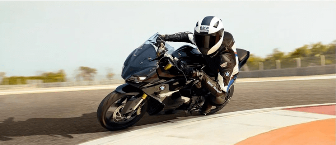 宝马单缸小跑车g310rr上市,售价51700起,是自信还是自大?