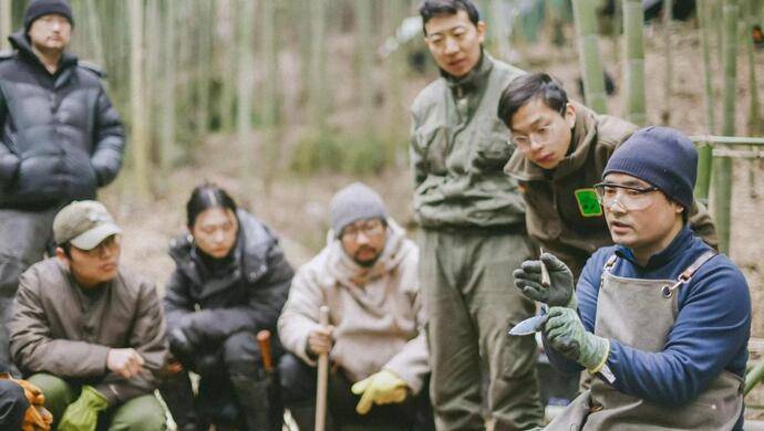 万顷竹海里寻找荒野求生刺激，浙山河区小镇押宝帐篷经济