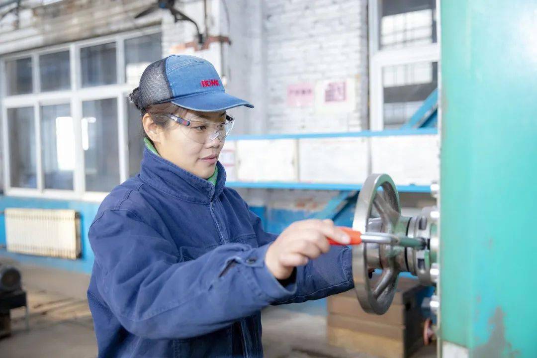 兴隆庄煤矿 谢红玲南屯煤矿 刘守艳十佳女职工建功立业标兵兖矿能源转