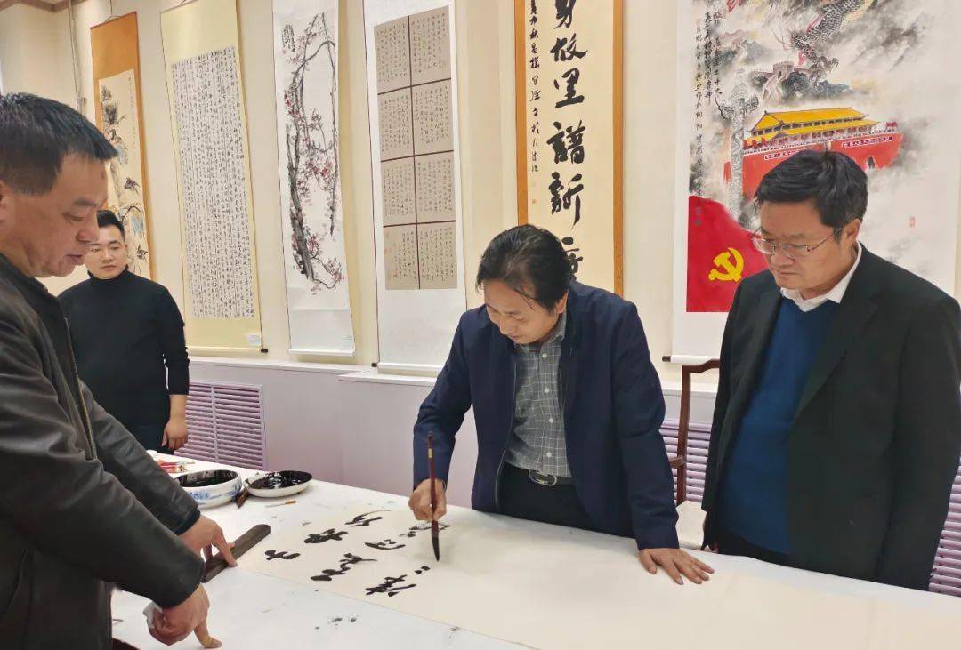 三抓三促进行时|平凉市书法家协会"书法名家进校园"活动在静宁县举办