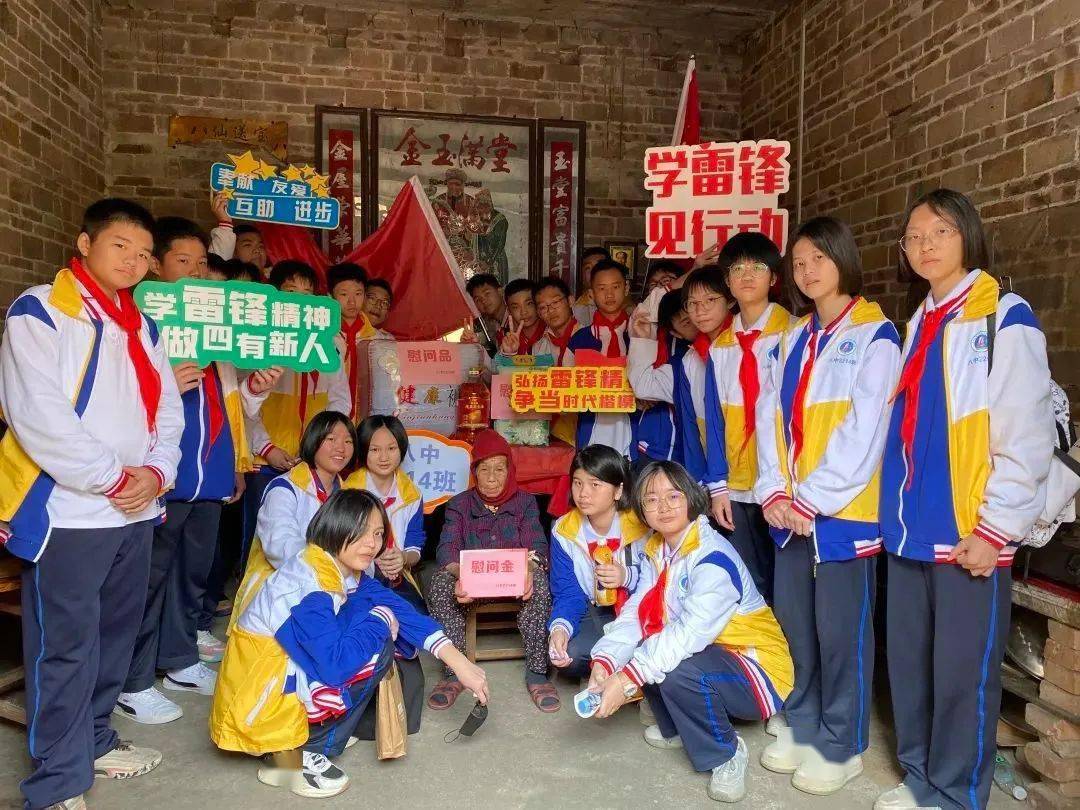 服务活动丨玉林市少先队员们用行动践行雷锋精神_玉州区_小学_进行