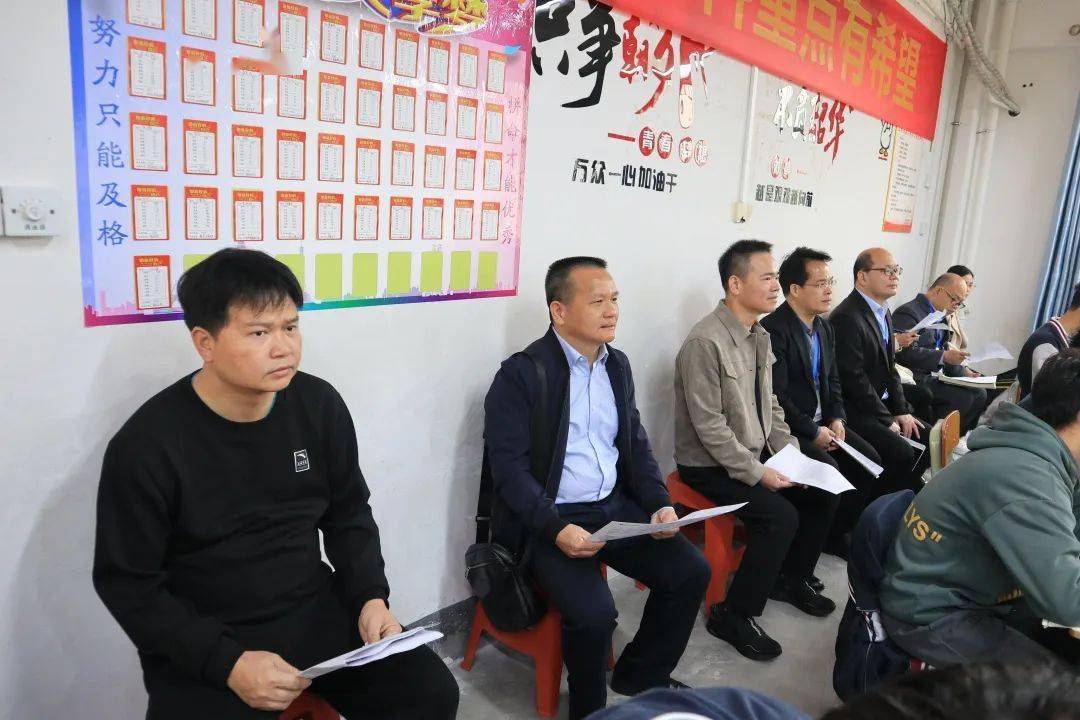同课异构求实效 共话备考促成长——南宁外国语学校到马山县周鹿中学