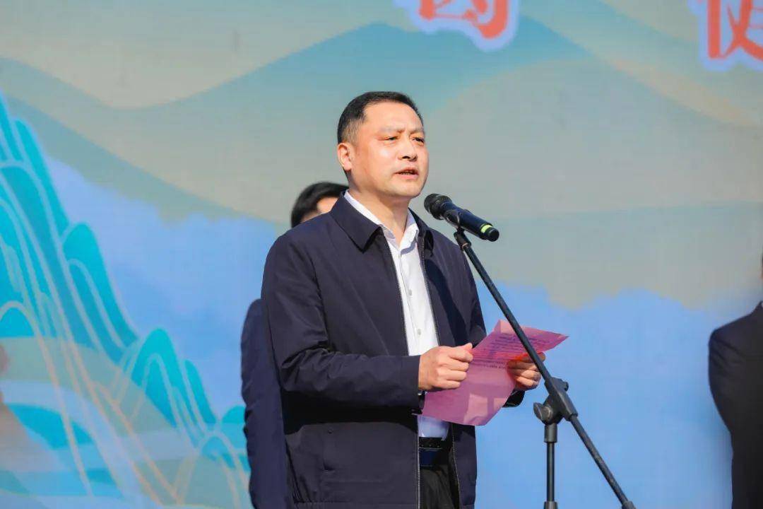 三清山风景区党委书记葛健,党委委员,管委会副主任赖信伟出席启动仪式