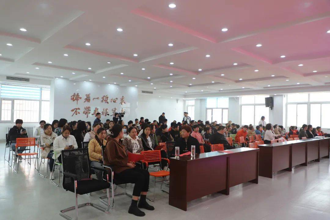 巾帼心向党 奋进新征程——阳谷县特殊教育培训学校举行"三八"妇女节