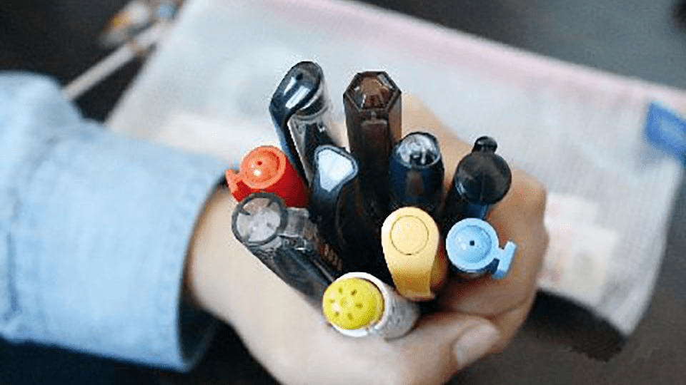 橡皮有毒?警惕孩子身边的危险文具!_作业_圆珠笔_香味