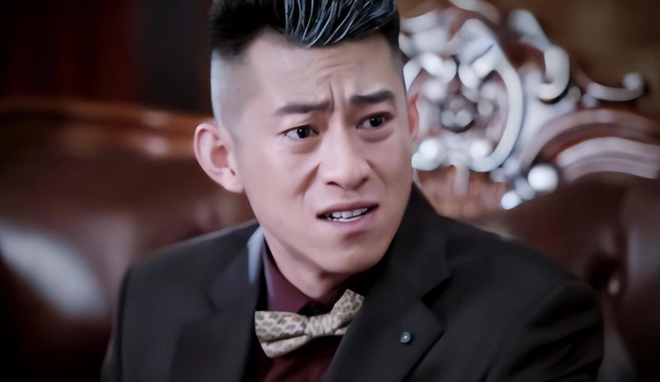 鲁诺的表演则过于程序化和脸谱化,除了咋咋呼呼地歪着头表演愤怒,面部