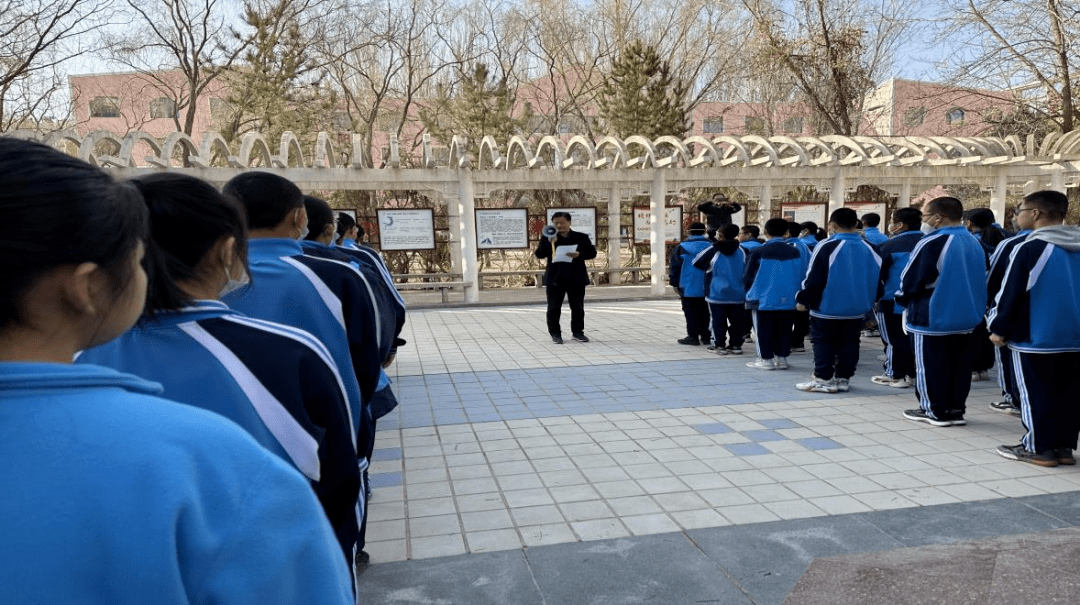 金塔县第四中学:开展防震减灾演练 共筑平安和谐校园_师生_应急_进行