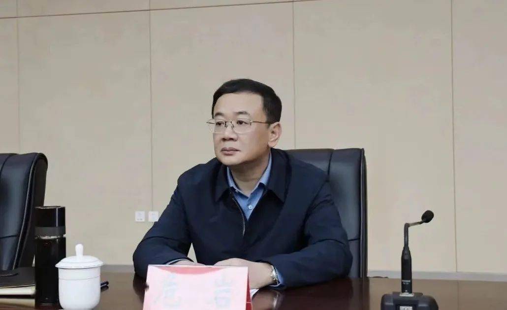 县委书记危岩,县委副书记,县长未小刚出席会议.