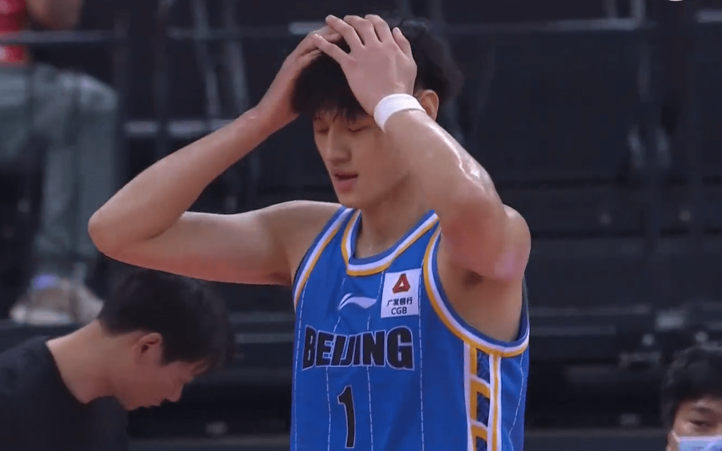 视频截图新京报讯 (记者刘晨)北京时间3月14日晚,cba常规赛展开第35