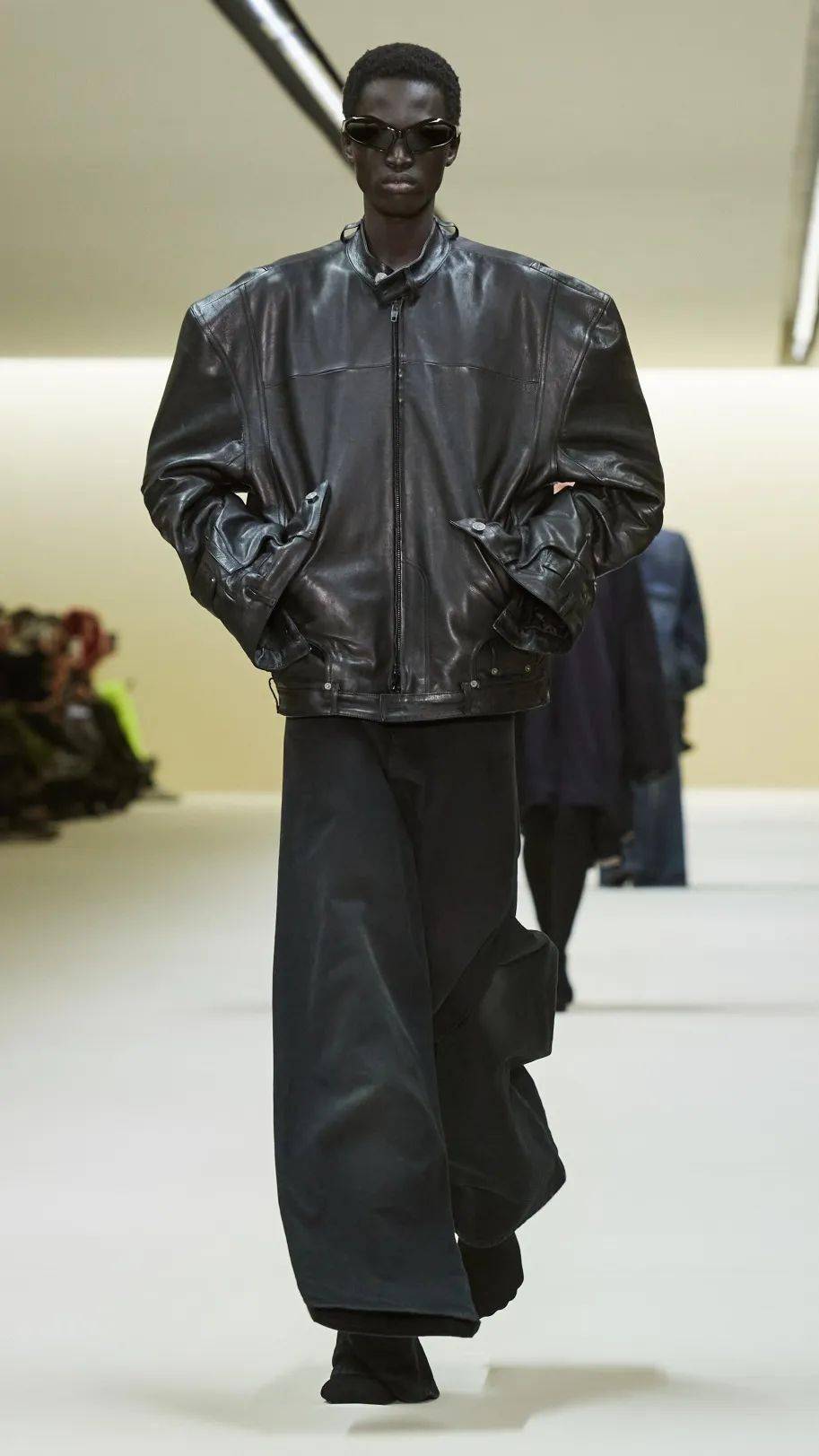 balenciaga 巴黎世家2023秋冬发布秀!_公众_时装_more
