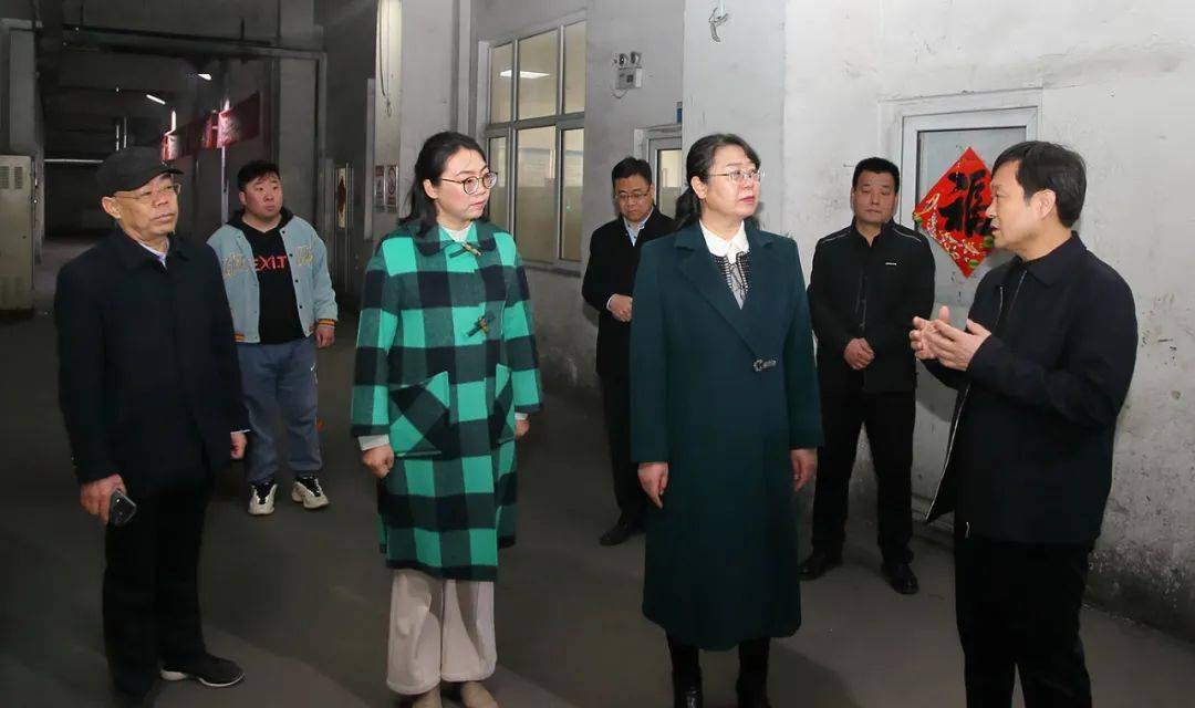 孙婧部长到怀来县工商联担保商会调研,鼓励企业家开阔思想,主动作为