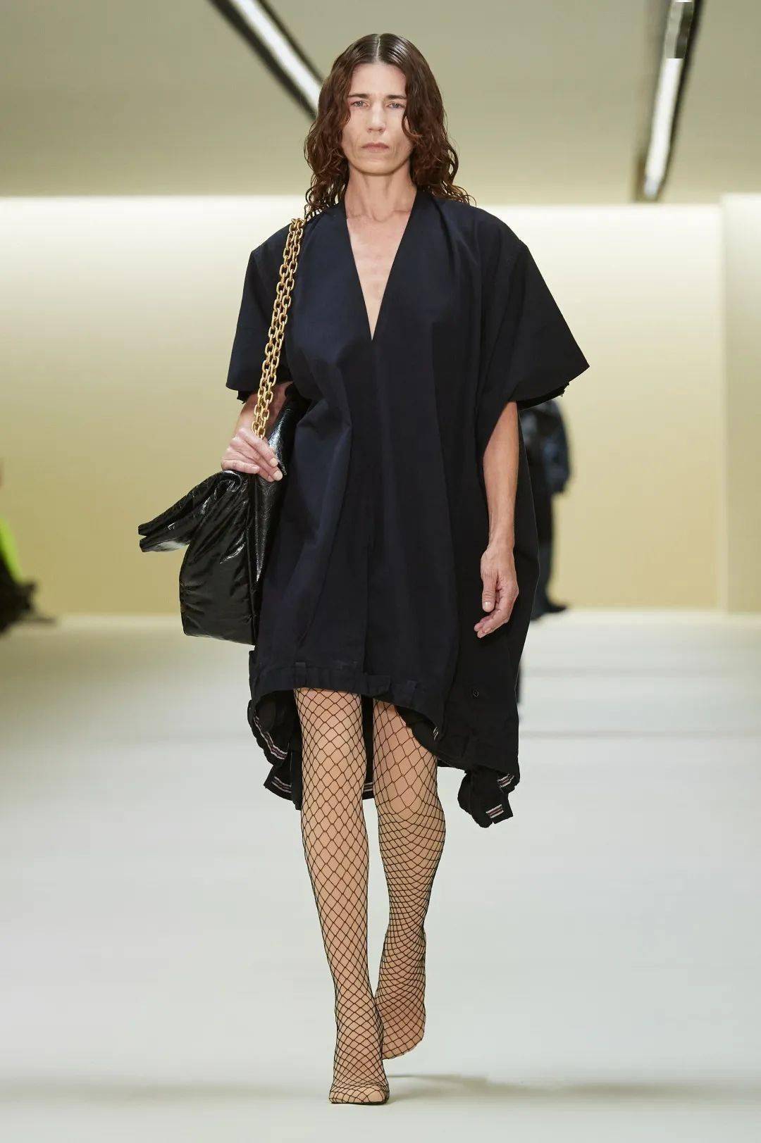 balenciaga 巴黎世家2023秋冬发布秀!_公众_时装_more