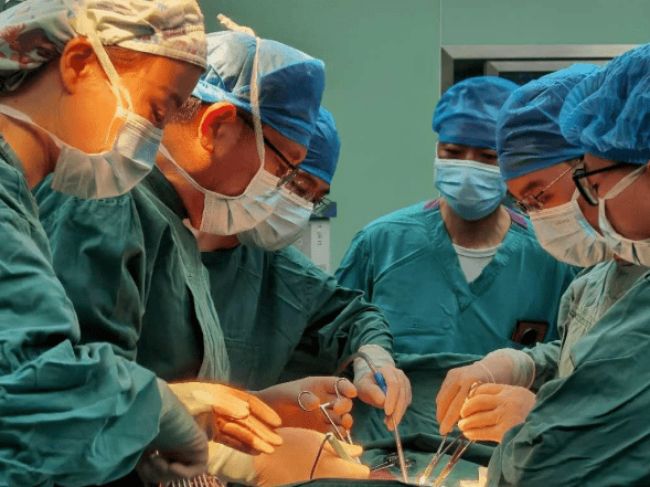 树兰专家团队亲临九龙坡区人民医院送健康惠百姓_任建安_手术室_患者