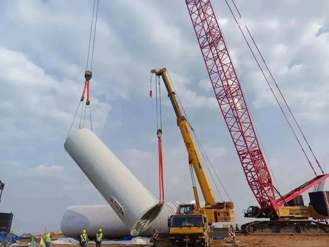 风电| 大唐贵州红阳复装风电项目首套塔筒顺利吊装_台江县_基础_装备