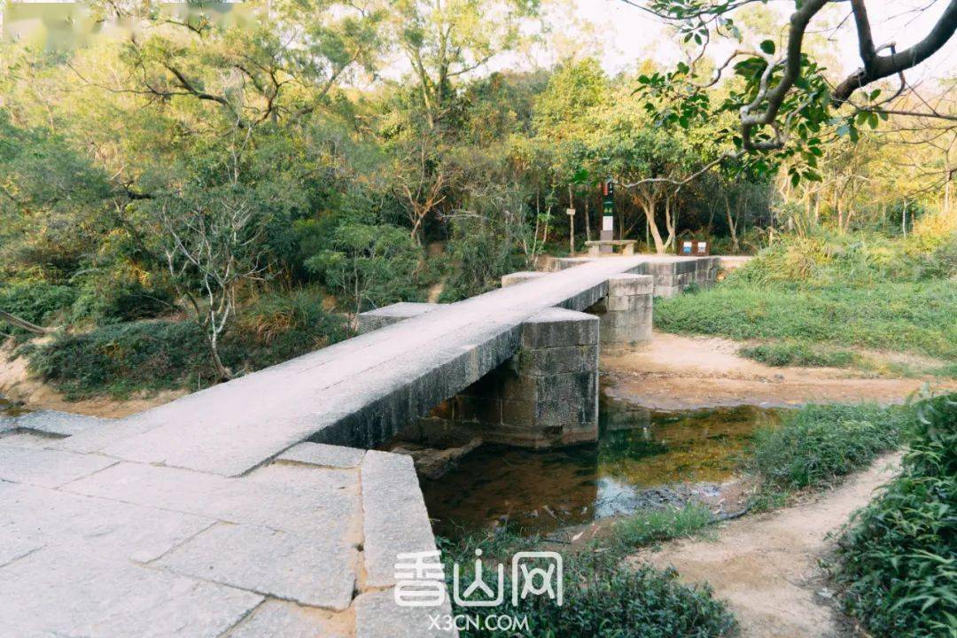 古道位於珠海鳳凰山,起於高新區唐家灣鎮官塘社區,終於前山東坑村.