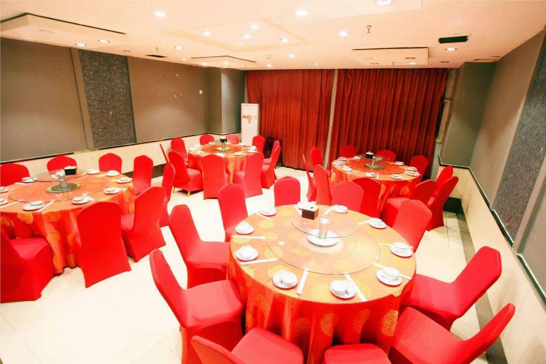 门头沟开了11年的东北大饭店!烧鸽子一绝!有肉有菜套餐人均不到50!