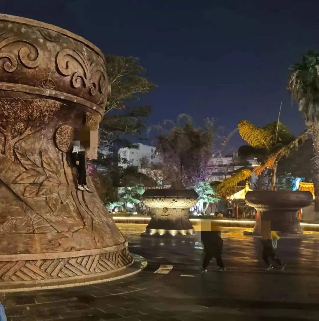 时间:3月18日 21:00地点:七花广场铜鼓处手机尾号6515的微友爆料:一个