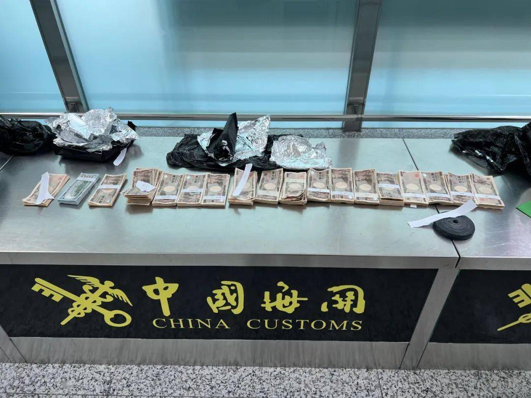 又一起！劝你回国不要带太多钱！_搜狐网