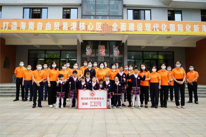 葫芦娃药业集团走进海口市社会福利院