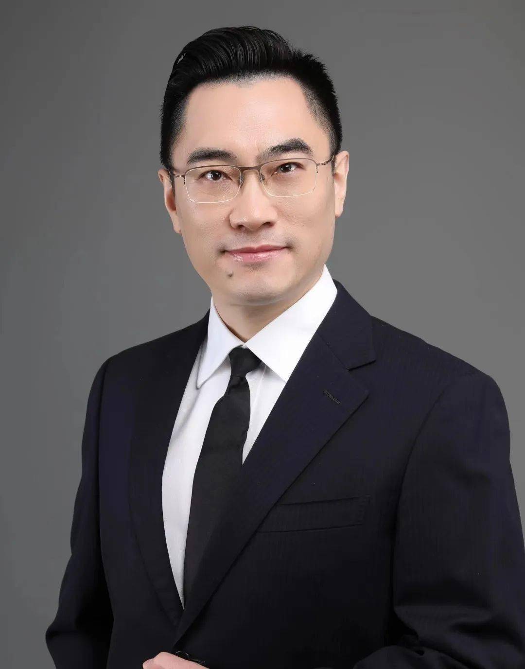张明 副教授,硕士研究生导师,青岛大学医学部音乐治疗研究中心主任