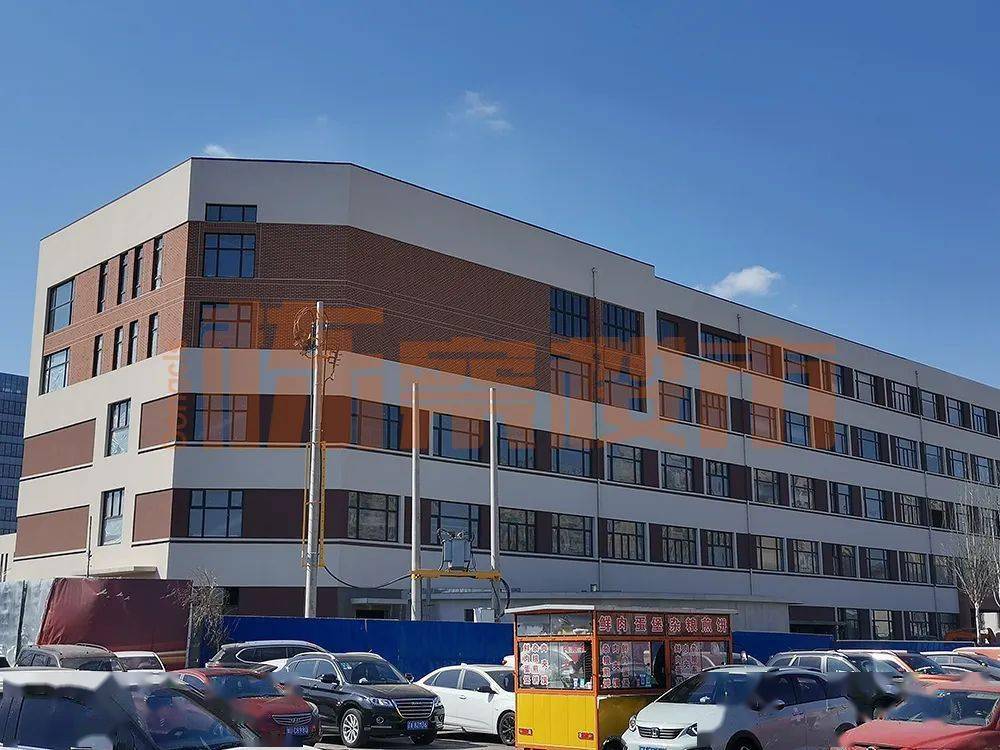 启工二校北一分校位于沈阳二环外"铁西金谷"旁,临近中南旭辉和樾