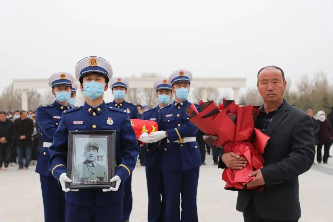 固原人民迎接管孝武烈士回家_遗骨_景泰县_甘肃省