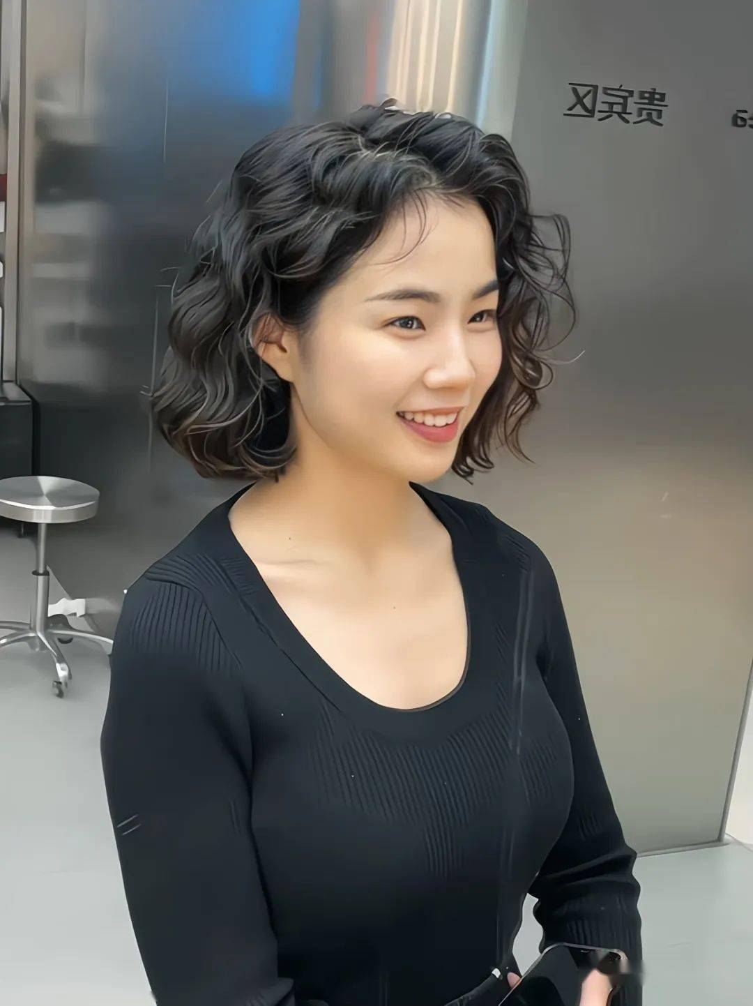 "短发烫个卷"2023超显气质超流行,这么好看你还不烫?_发型_中国_形象