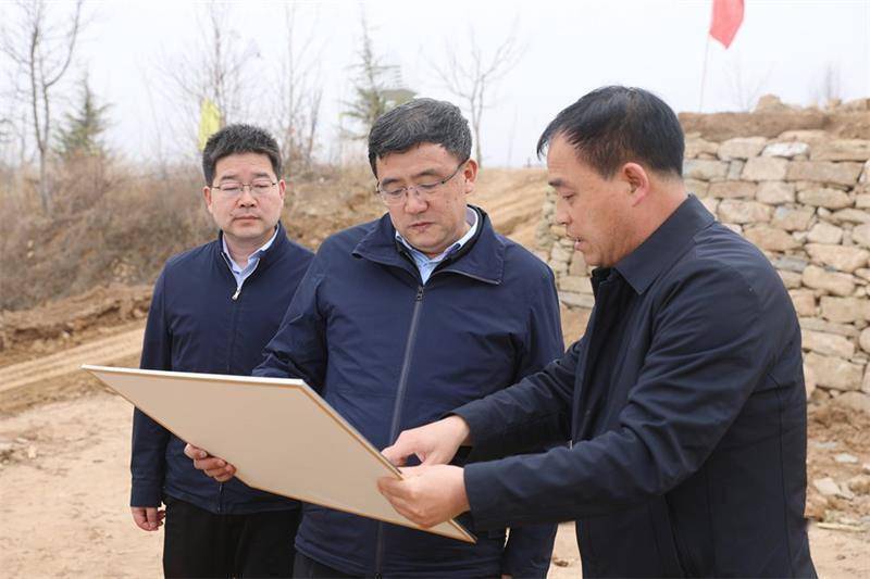 严利君 通讯员 王怀武)3月22日,宜君县委书记刘军到哭泉镇,宜阳街道办
