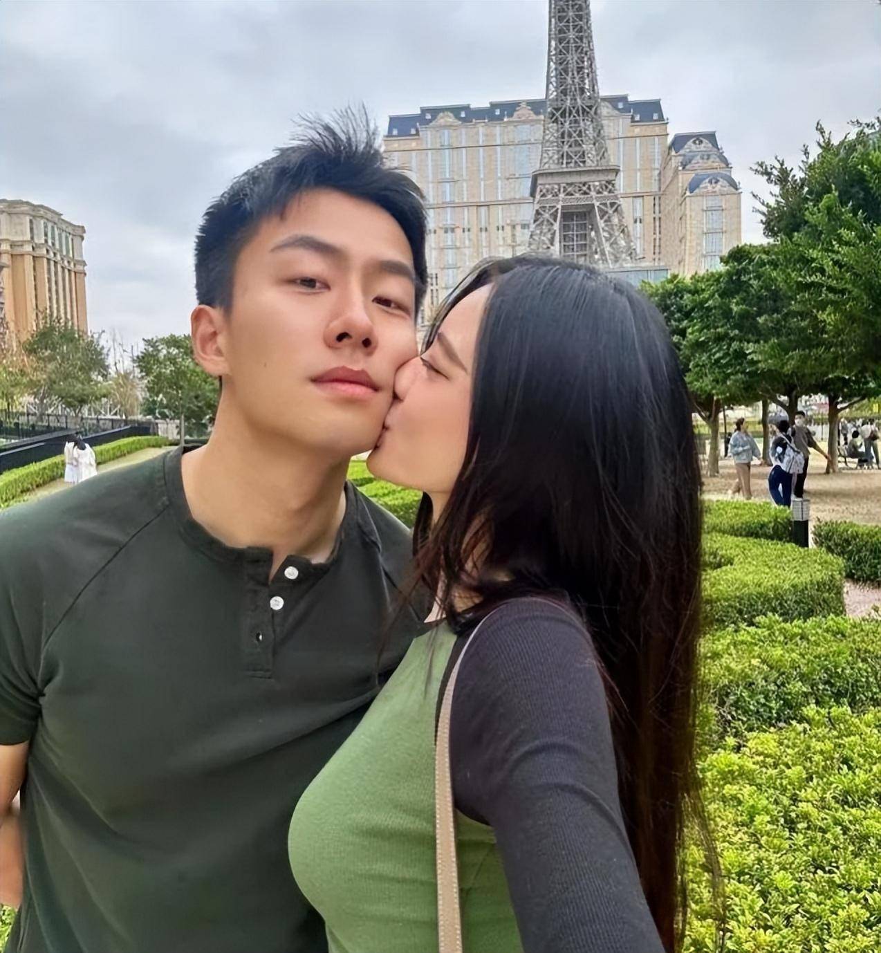 偎依男友怀中甜蜜献吻,颜值身材堪称一绝_范斯晶_设计_祝福