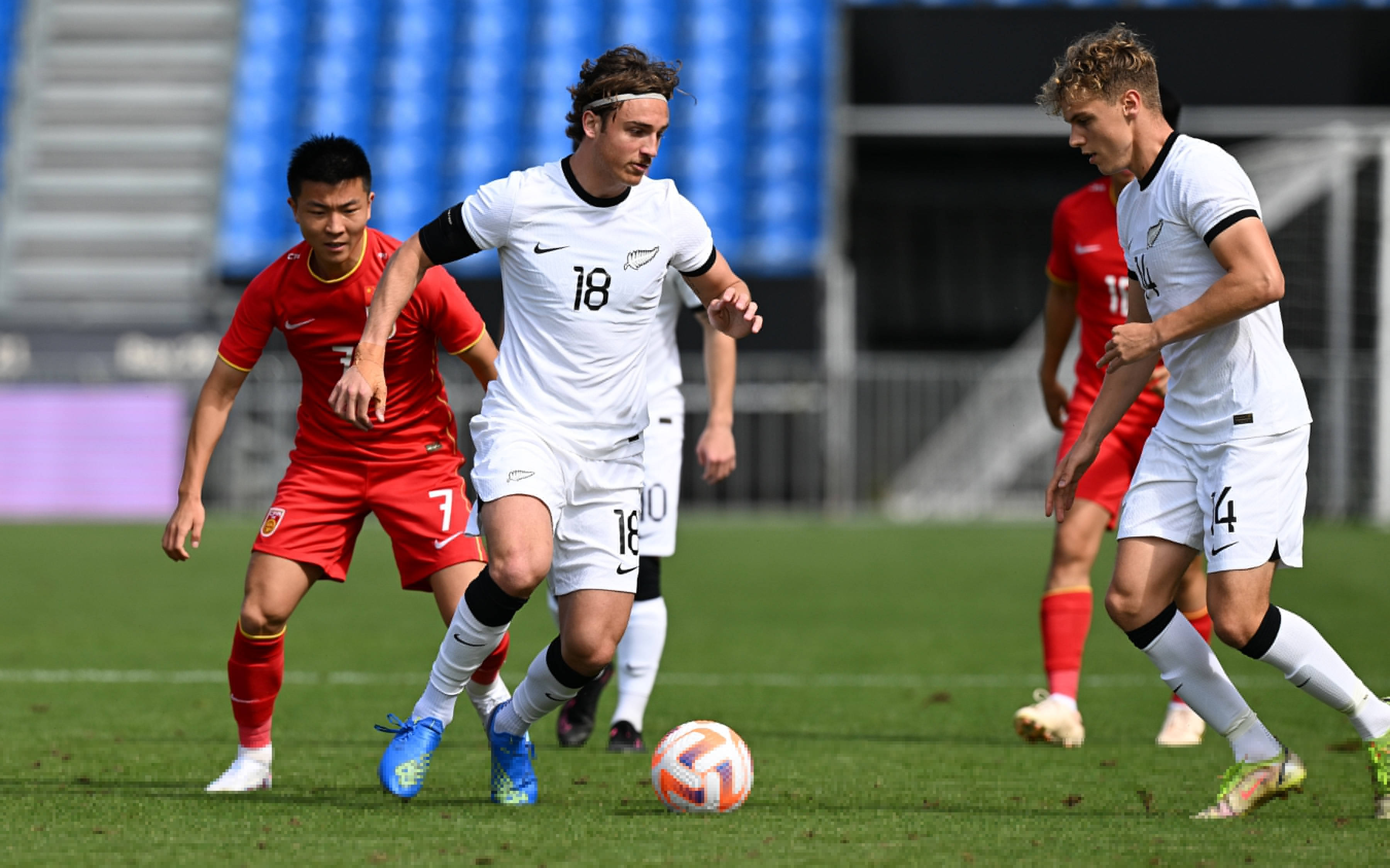 亚运队失利,新帅需要尽快做出调整_防守_比赛_球员