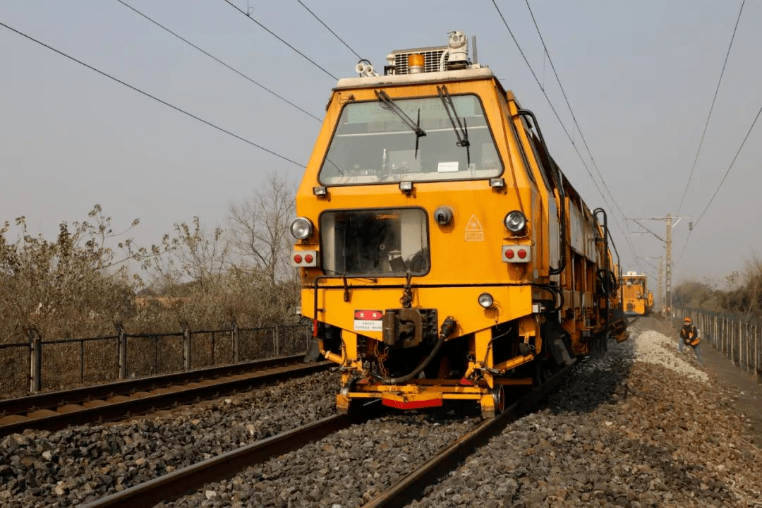 打磨车, 捣固车