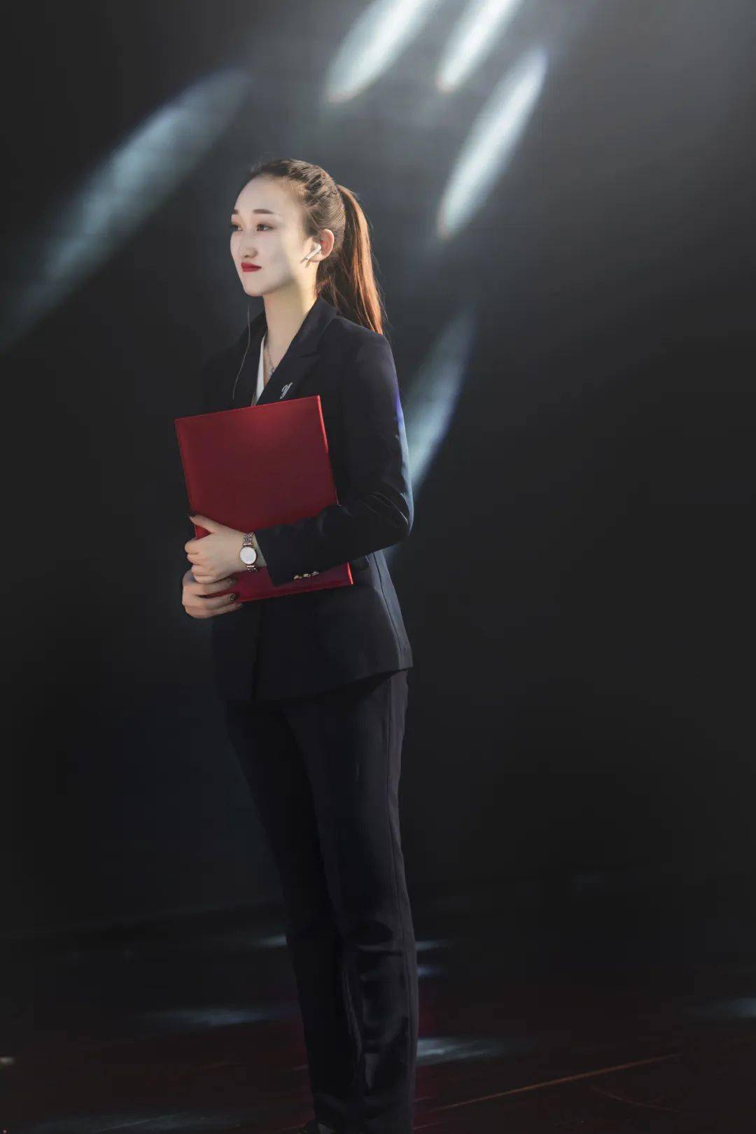 揭秘1000场婚礼:婚姻不能细看,人性不敢细想_西西_工作_新人