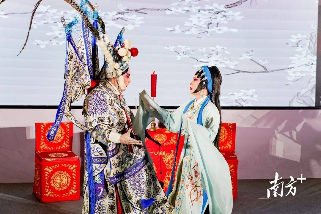 来自深圳市粤剧团的吴晓毅,谭兰燕,林海涛,卜美玲,苏小惠,文慧,谭芳梅