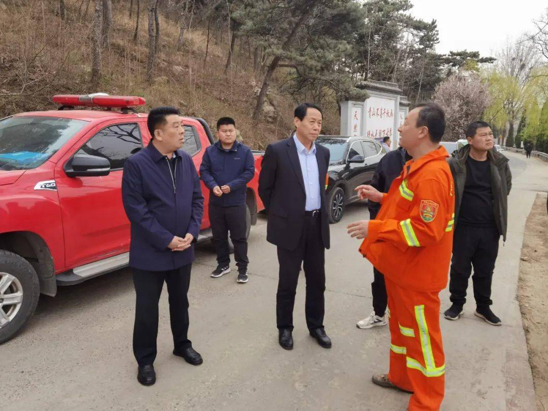 刘东波一行先后到曲阜市石门山镇黄山,石门寺林场视频监控室,查看了