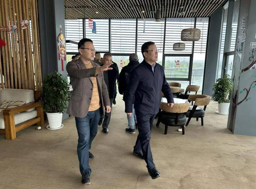 烟台市人大领导参观滨江阅读点_陈昌生_刘森_法制委员会