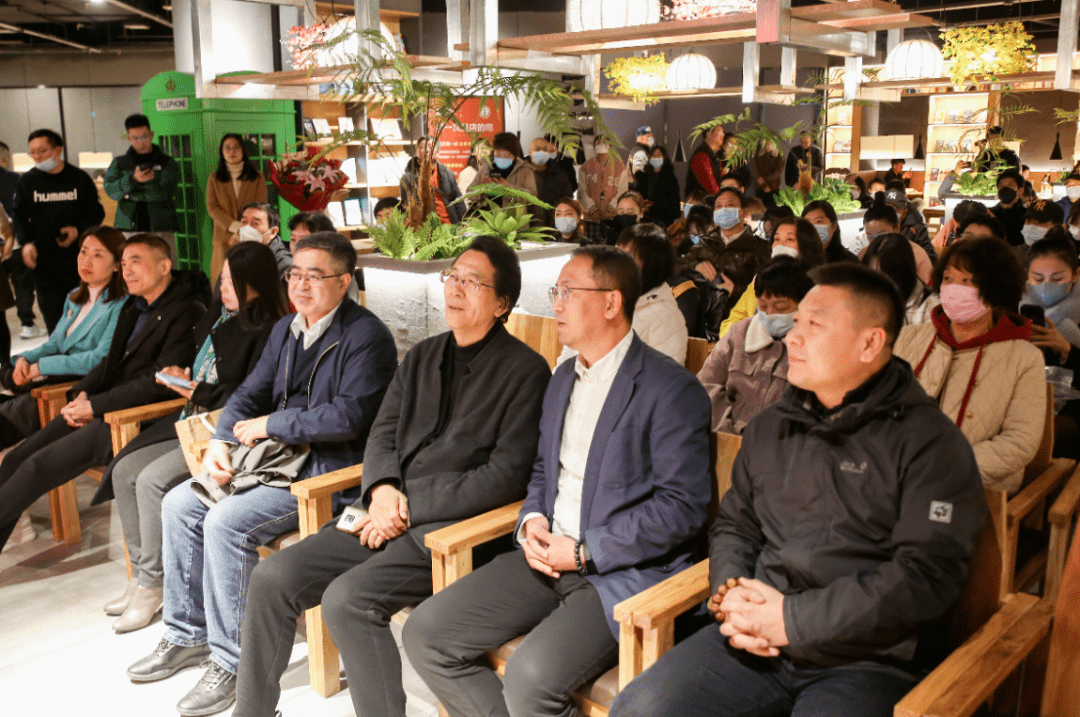 北方图书城副总经理兼连锁事业部总经理王海丰,北方图书城总经理助理