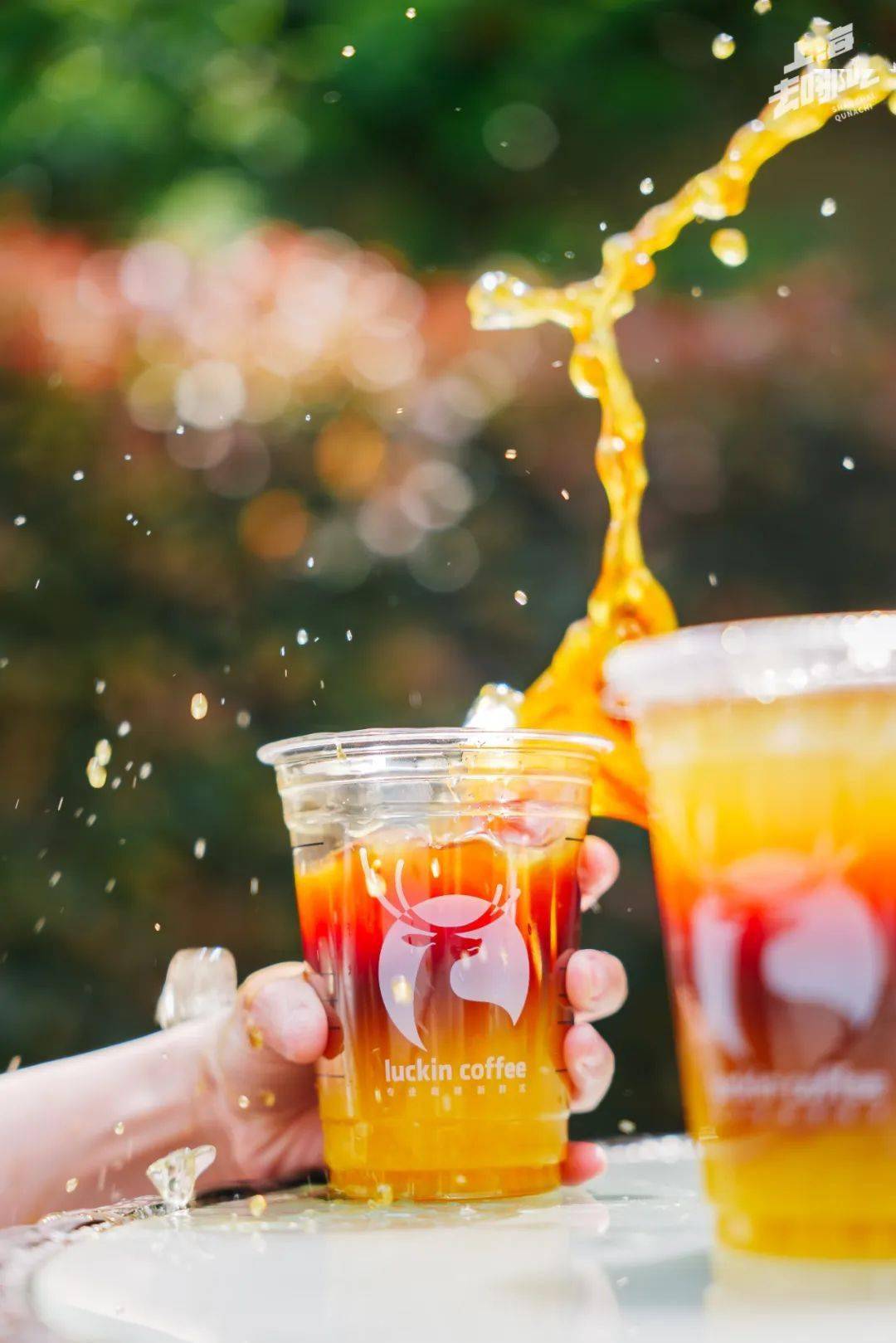 瑞幸这杯ins「落日橘子海」滤镜,只有80大卡!_橙汁_橙子_黑金