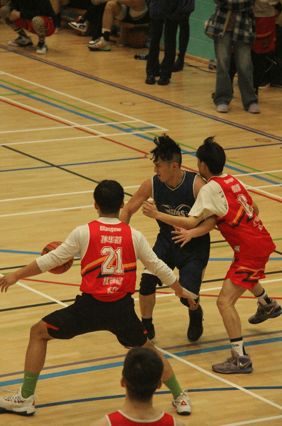 "篮球 = 热血   青春   活力"buzzers对战格拉华谊的酣畅淋漓我们经历