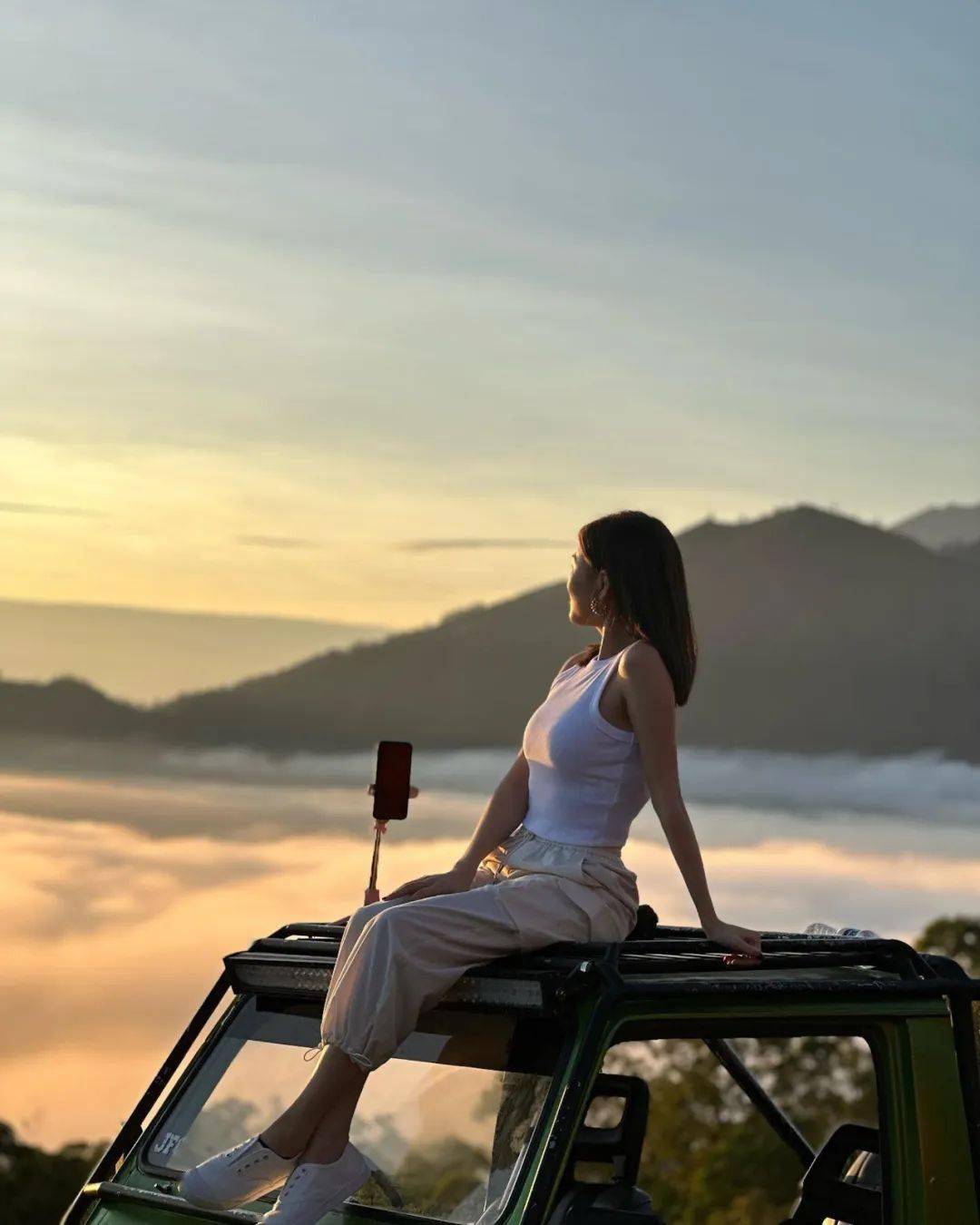 小背心透凹凸身材被封"巨胸刘佩玥"_新闻_吉普车_成功