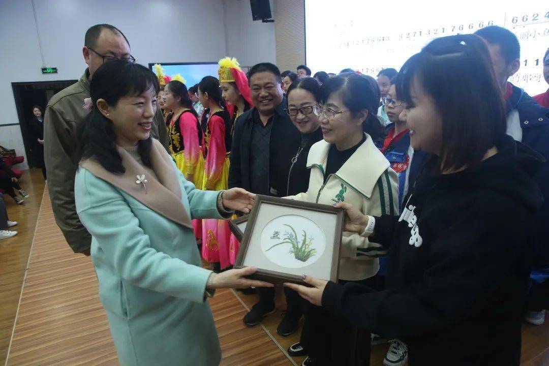 民族团结一家亲 宜温同筑中国梦 | 宜昌市九中与新疆温泉县中学开展